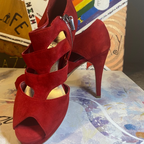 Red Suede White House Black Market Heels - Picture 2 of 5